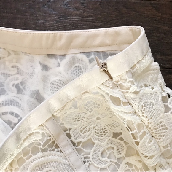 BAGATELLE Cream Lace Skirt Size Small - Picture 4 of 5